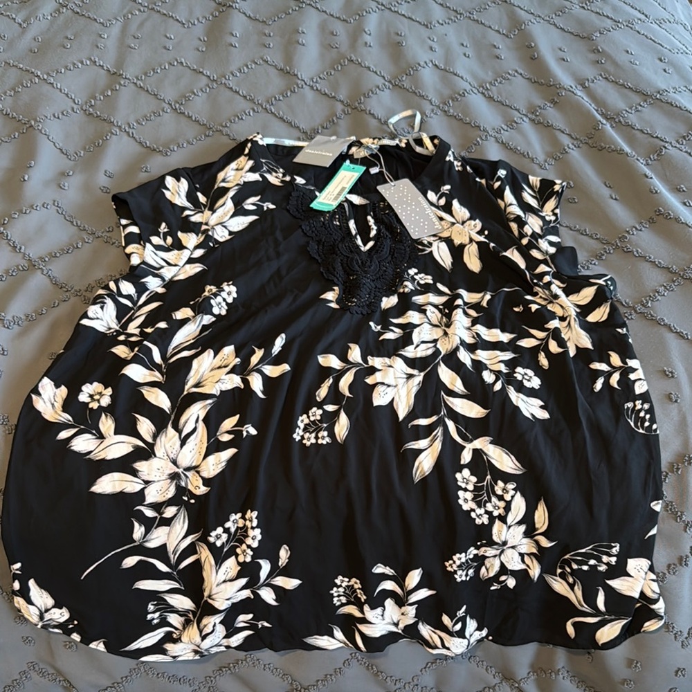 Black and White Floral Relaxed Blouse with Mandarin Collar